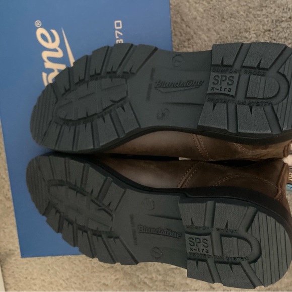 Blundstone Brown Ankle Boots - Picture 7 of 10